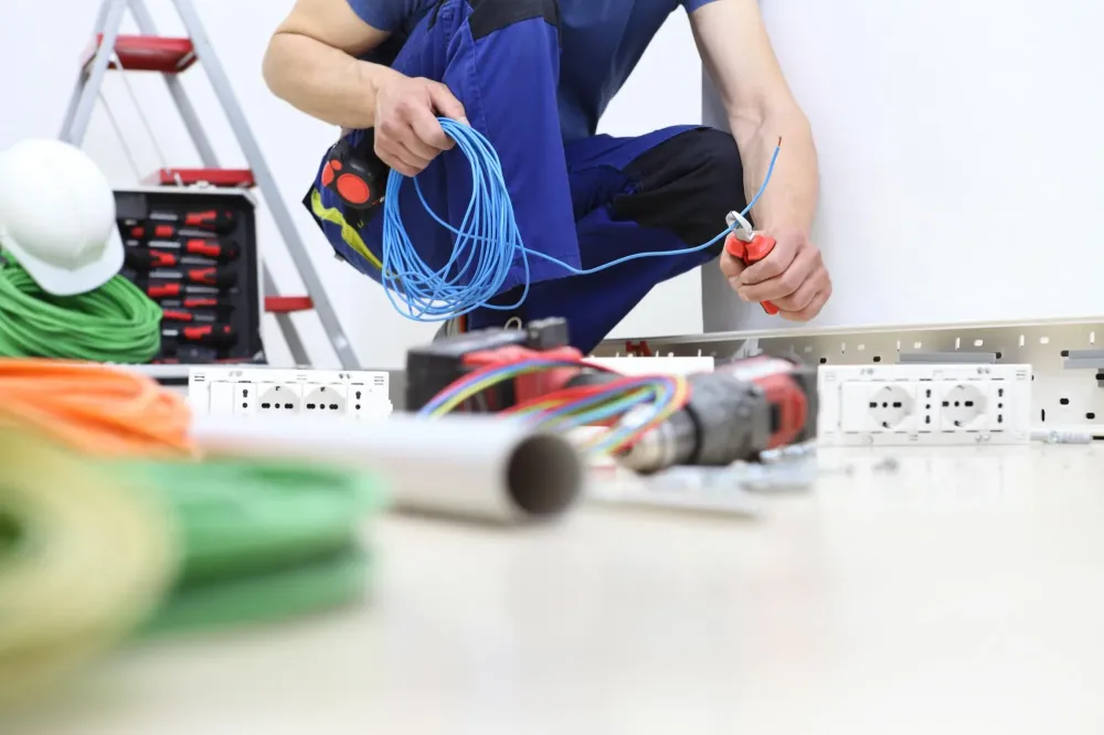 Électricien à Mus